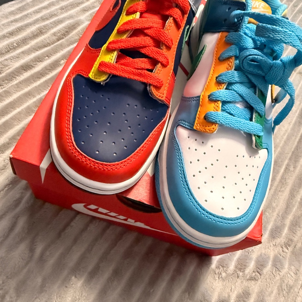 Nike Red and White Box - Picture 3 of 4